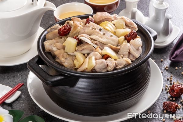 ▲「胡椒肚雞鍋」是廣東省的漢族傳統名菜。（圖／福容大飯店桃園店提供）