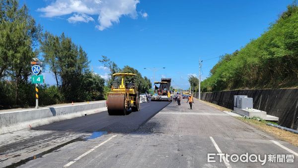 ▲▼屏鵝公路管線地下化進度超過9成，同步啟動路面刨鋪作業。（圖／公路總局）