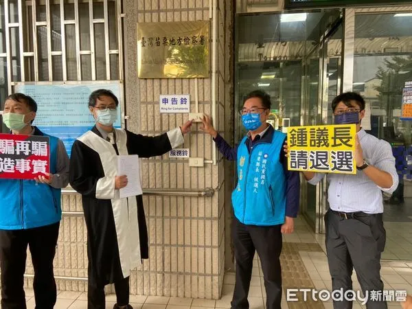 ▲▼鍾東錦扯謝福弘總統大選時密會蘇嘉全出賣韓國瑜，14日謝福弘親自對鍾東錦提出「毀謗」及選罷法中「意圖使人不當選」的告訴。（圖／記者蔡文淵翻攝）