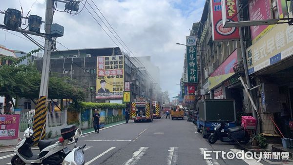 ▲▼士林大南路民宅2F火警！　1男無心跳送醫搶救中。（圖／記者黃彥傑翻攝）