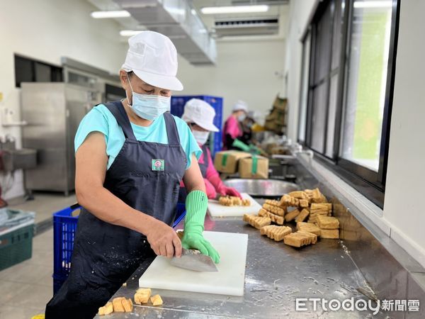 ▲台南市長黃偉哲14日至麻豆國小主持中央廚房重建工程謝土暨落成典禮，啟動台南市推動午餐中央廚房化的重要里程碑。（圖／記者林悅翻攝，下同）