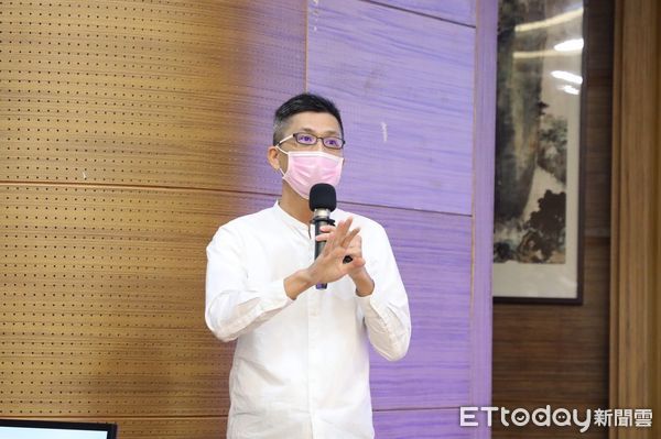 ▲▼花蓮慈濟醫院婦產部「媽媽教室」，和媽媽們分享正確的嬰幼兒肌膚照護法，以及準新手父母需要知道的生產預備和育兒原則。（圖／慈濟醫學中心提供，下同）