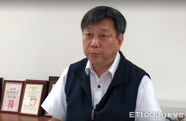 ▲台南市教育局長鄭新輝指出，其妻子行事低調，從不會介入公務，如果有人誤導或刻意操作影射，他不排除追究法律責任。（圖／記者林悅翻攝）