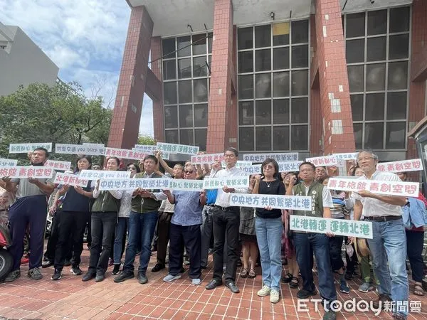 ▲立委蘇治芬和縣長候選人劉建國委員、縣議員蔡岳儒、蔡孟真、北港鎮長候選人張勝智今日共同召開記者會，希望未來能活化北港轉運站、運轉北港，創造中央、地方共創新繁榮。（圖／記者蔡佩旻翻攝）