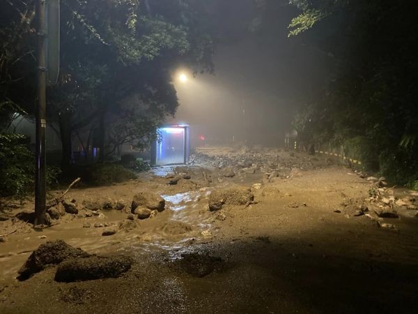 ▲▼陽明山部分道路、步道傳出坍方、土石流。（圖／翻攝臉書「陽明山國家公園」）