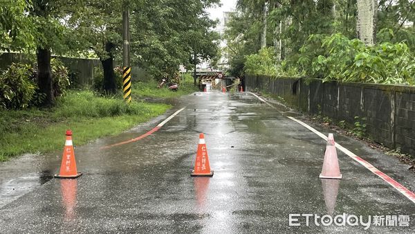 ▲▼受颱風外圍環流影響，花蓮持續豪大雨造成多條路段進行交通管制。（圖／花蓮縣政府提供，下同）