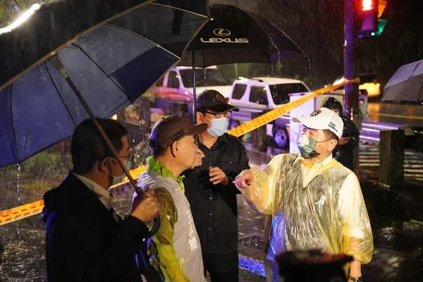 ▲▼陳時中大湖公園與康湖隧道口關心狀況 李建昌 王孝維。（圖／陳時中競選辦公室提供）