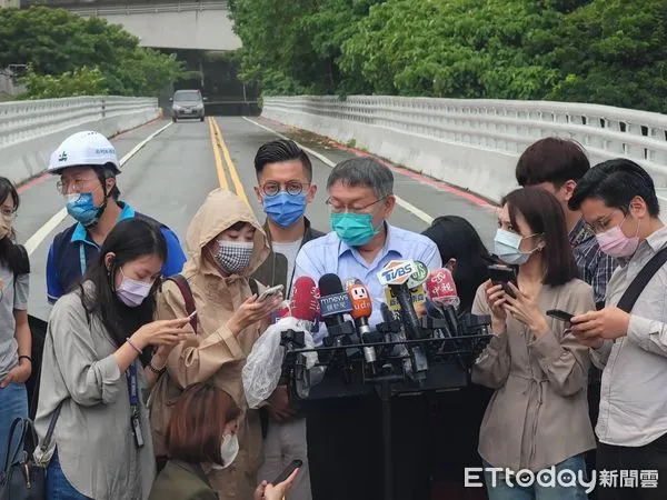 ▲▼柯文哲視察堤外停車與水門開啟狀況。（圖／記者林振民攝）