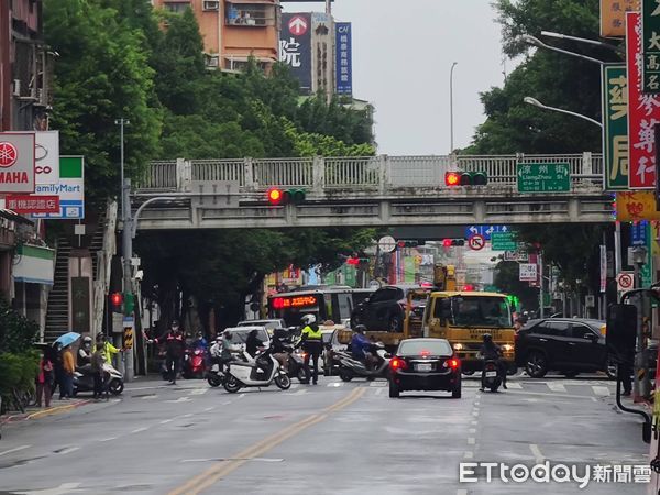 ▲▼台北延平北路封路管制進行救援 。（圖／記者林振民攝）