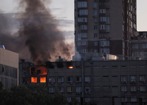 ▲▼ 烏克蘭首都基輔17日遭神風無人機攻擊。（圖／路透）