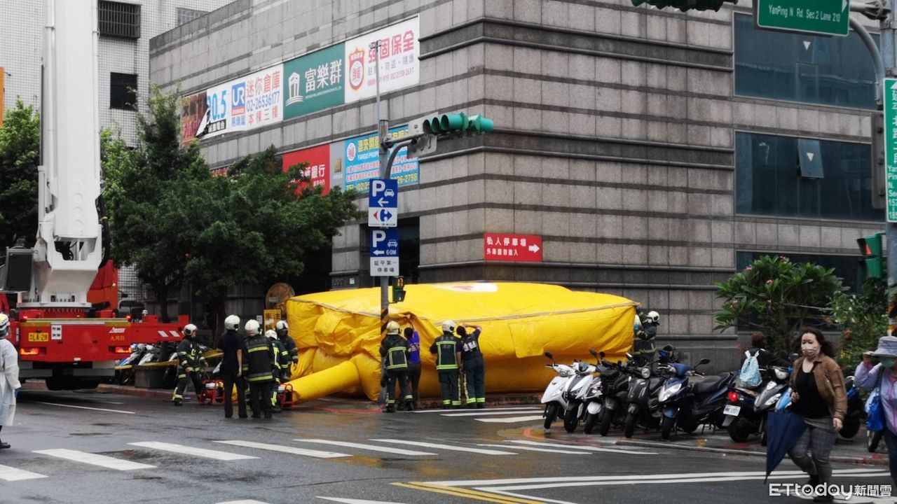 與家人爭吵負氣離家 北市婦攀18樓外牆 警拿這張照片軟化她 Ettoday社會新聞 Ettoday新聞雲