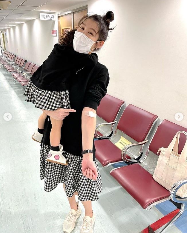 ▲趙孟姿跟女兒去醫院。（圖／翻攝自Instagram ／chaochao1011）
