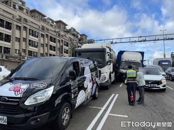 ▲▼台中向上路六段又傳出車禍。（圖／記者許權毅翻攝）