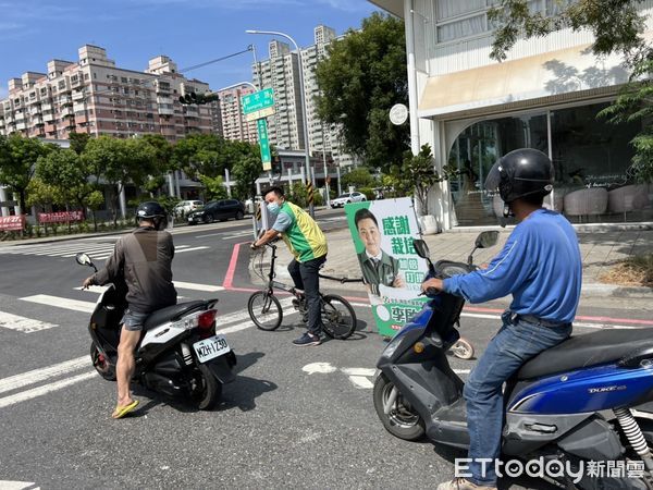 ▲台南市議員李啟維，將再度騎上他的父親、前市議員李文正的宣傳腳踏車出征，一步一腳印，親近鄉土人民。（圖／記者林悅翻攝，下同）