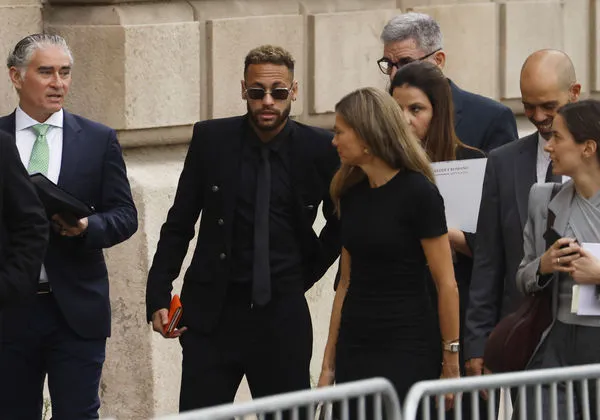 ▲▼足球巨星內馬爾（Neymar）西班牙出庭。（圖／路透）