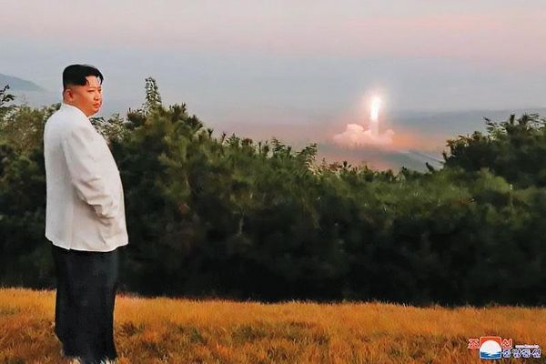 北韓狂人金正恩近來頻頻試射導彈，破壞東亞區域穩定，遭聯合國及美國制裁。（翻攝朝鮮中央通訊社KCNA）