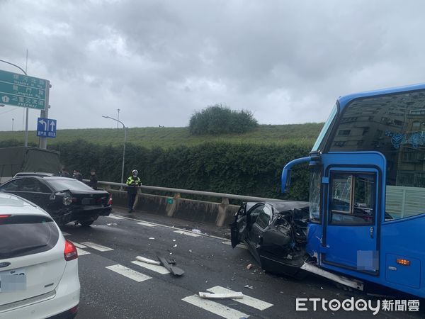 ▲▼ 新北環快車禍 。（圖／記者陳以昇翻攝）