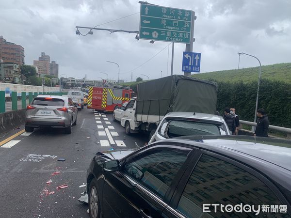 ▲▼ 新北環快車禍 。（圖／記者陳以昇翻攝）