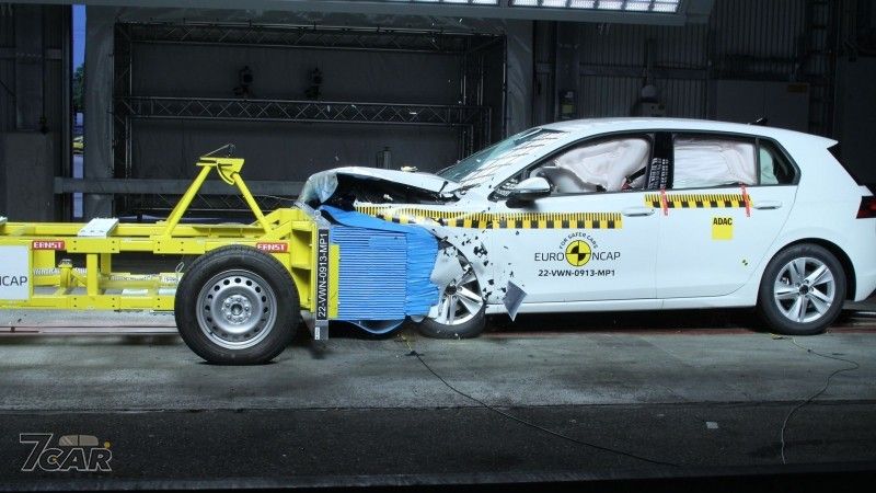 再次獲得五星撞擊表現 2023 Volkswagen Golf 新增前排座椅中央氣囊