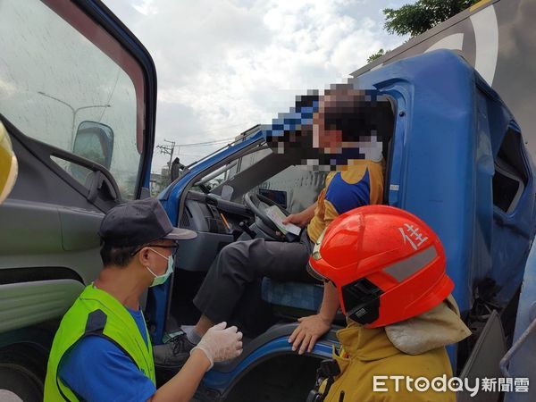 ▲佳冬戰備跑道連環車禍           。（圖／民眾提供，下同）