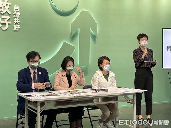 ▲▼ 民進黨台北市長參選人陳時中競選辦公室今天上午舉行「柯文哲的政治良心在哪裡？」記者會，擔任總幹事的立委吳思瑤、簡舒培、發言人羅浚晅、陳品潔等人與會。。（圖／記者呂晏慈攝）