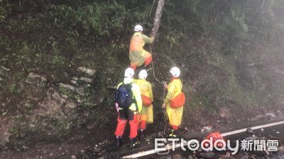 坍方嚴重！運送物資部隊折返　送藥人員繼續挺進明池山莊