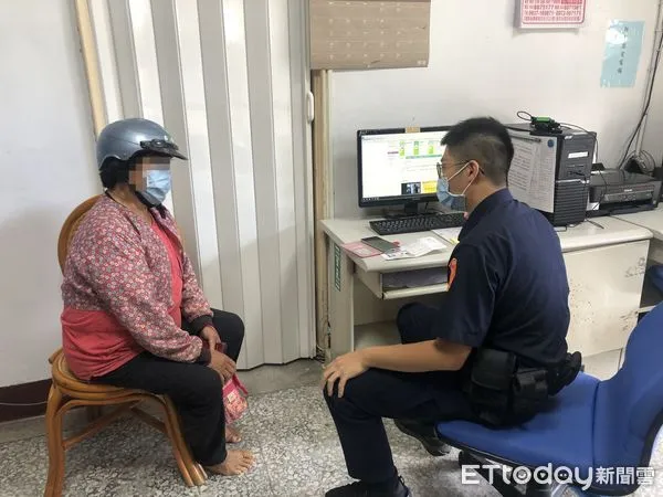 ▲阿嬤知道受騙上當後，心急的衝到派出所向員警報案並請求協助。（圖／鳳林警分局提供，下同）