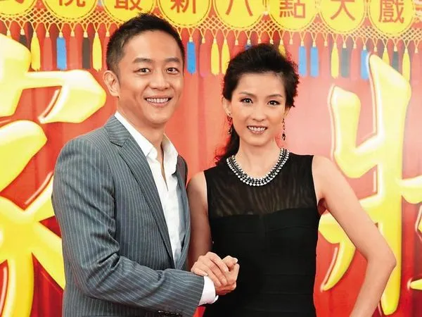 葉全真（右）與陳昭榮（左）屢傳花邊，後來共同創立數位科技公司；去年女方離去、男的則是卸下董事長職位，不過彼此澄清沒有鬧翻。（翻攝自鳳凰藝能臉書）