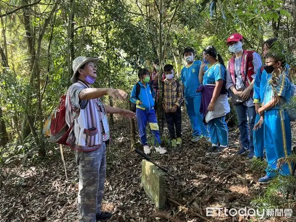 ▲雙龍國小高年級生到雙龍林道認識傳承布農傳統文化，讓生態旅遊從小紮根。（圖／南投林區管理處提供，下同）