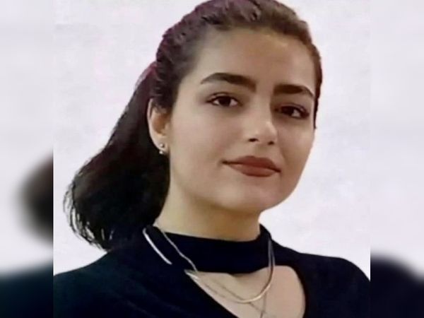 ▲▼伊朗16歲少女帕納希（Asra Panahi）因在學校拒唱親政府的愛國歌曲，遭安全部隊毆打傷重不治。（圖／翻攝自推特）