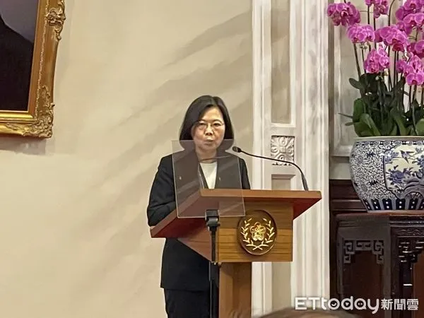 ▲▼蔡英文、張忠謀出席「宣布2022亞太經濟合作經濟領袖會議代表團記者會」。（圖／記者陶本和攝） 