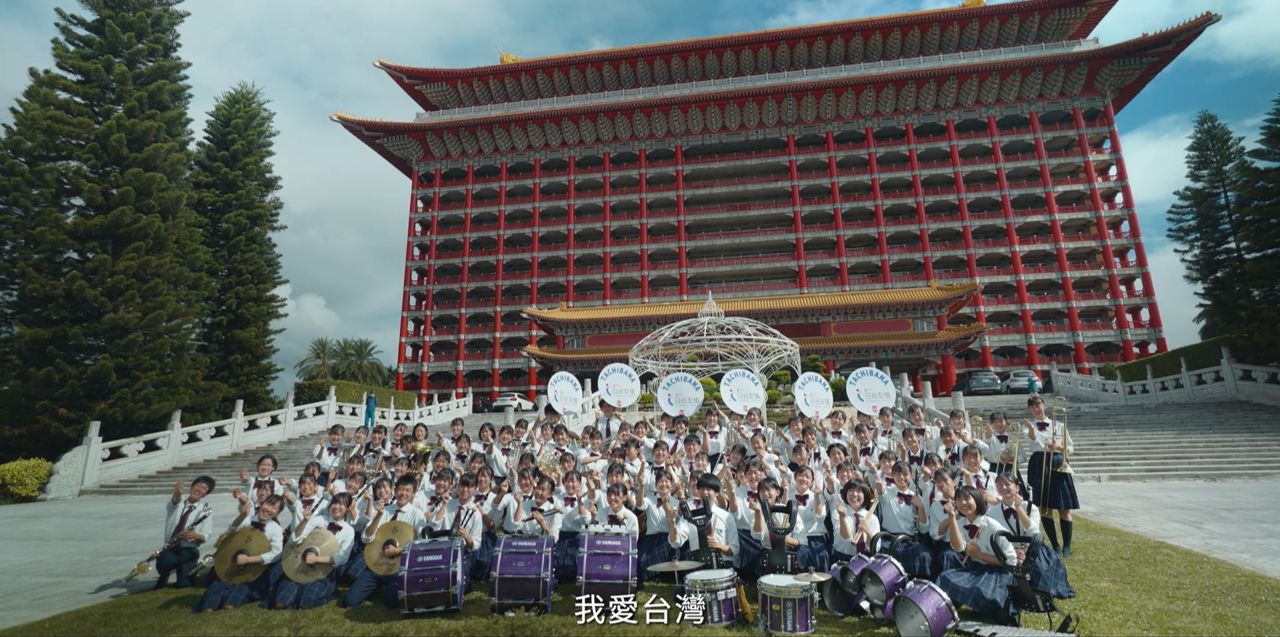 ▲▼文總公布日本京都橘高校吹奏樂部來台全紀錄，圖為橘高校在圓山大飯店前合照。（圖／文總提供）