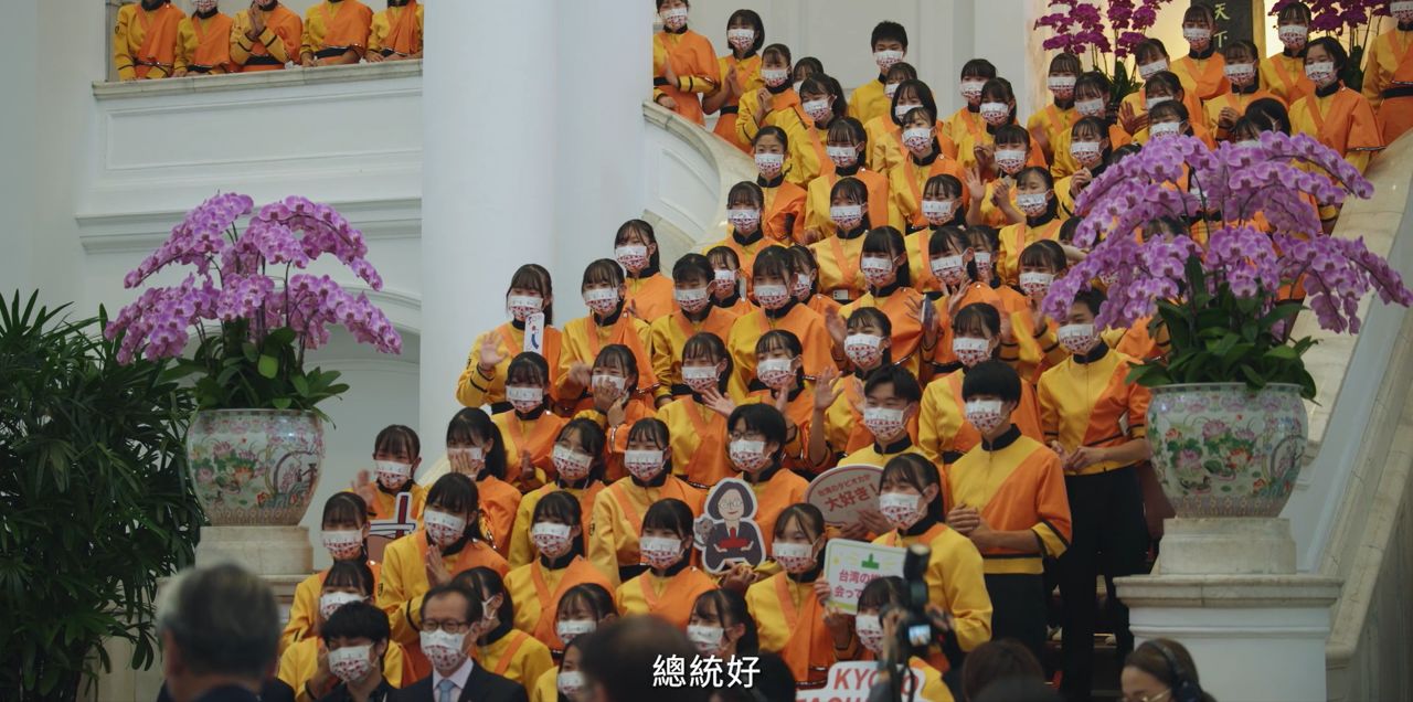 ▲▼文總公布日本京都橘高校吹奏樂部來台全紀錄，圖為拜訪總統府照片。（圖／文總提供）