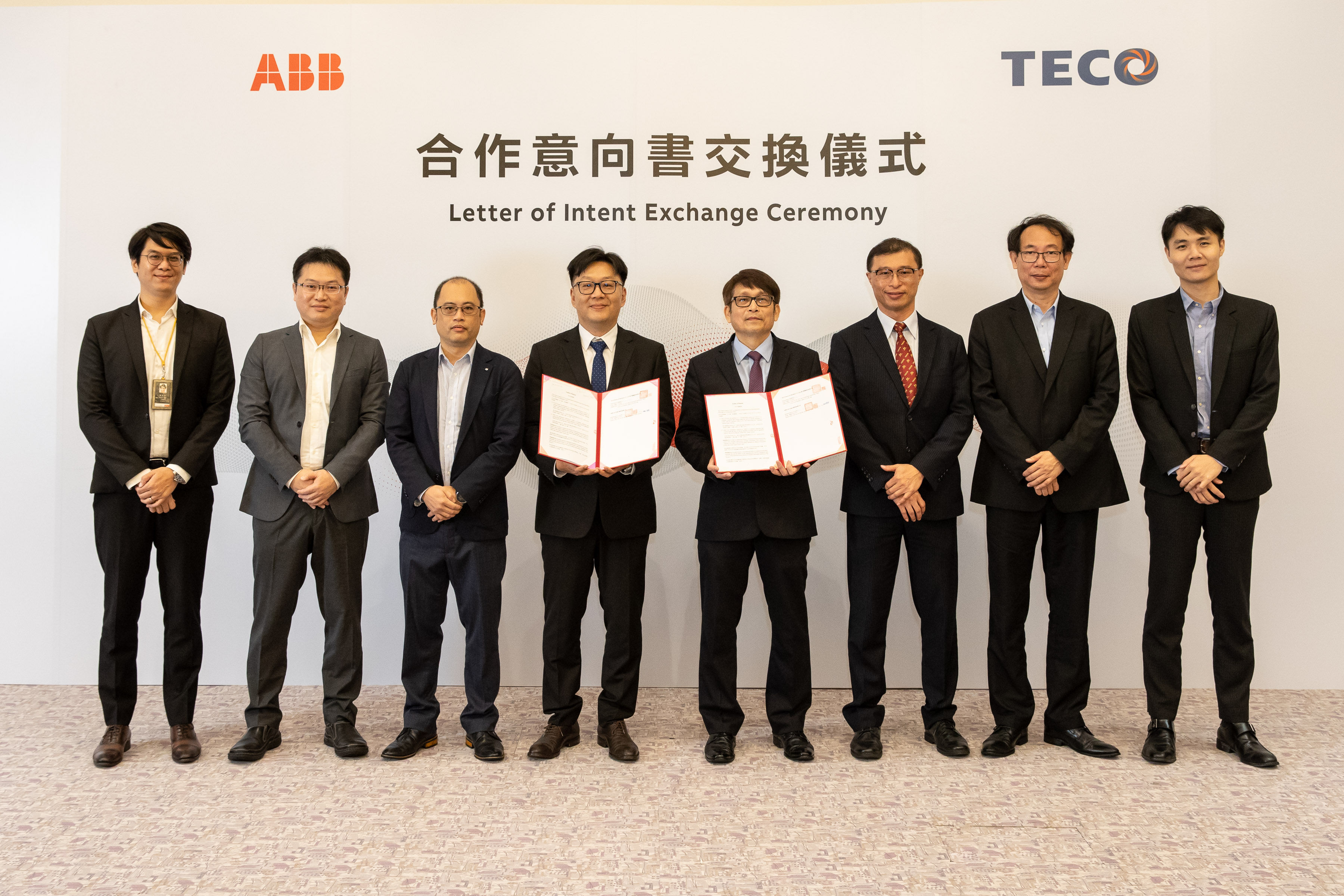 ▲ABB與東元簽訂合作意向書 右四為東元電機智慧能源事業群張松鑌總經理。（圖／東元提供）