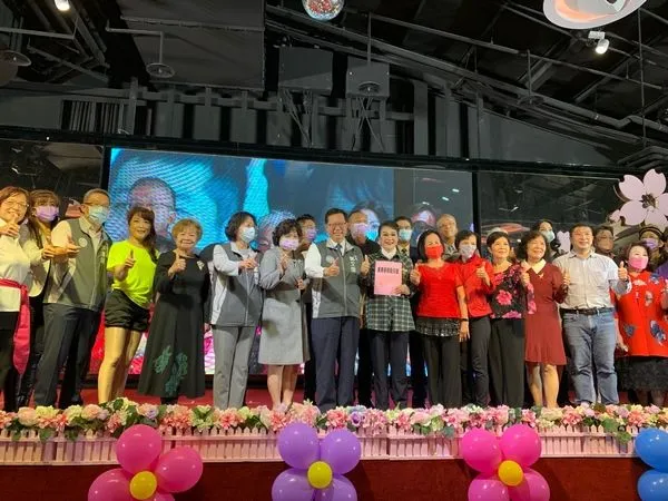 ▲桃園區長青學苑千名學員結業典禮很熱鬧