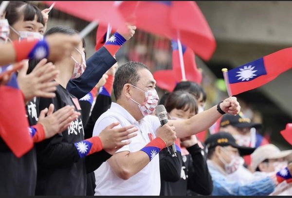 捍衛中華民國、愛護台灣這塊土地，是侯友宜42年公職生活不變的初衷。（翻攝侯友宜臉書）