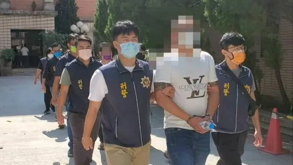 警方兵分多路，掃蕩張嫌為首的暴力討債集團，共10人到案。（翻攝畫面）