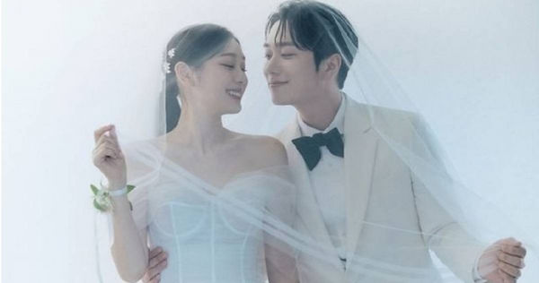 南韓滑冰女神甜嫁小5歲美聲男星　超高顏值婚紗照曝光