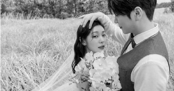 南韓滑冰女神甜嫁小5歲美聲男星　超高顏值婚紗照曝光