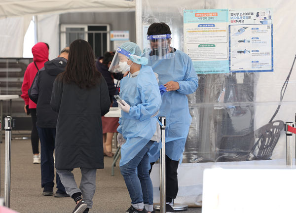 ▲▼受連假與入境防疫解封影響，南韓新冠疫情最近略幅回升。（圖／達志影像／newscom）