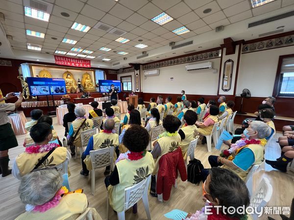 ▲新北防詐宣導團到「佛光山泰山禪淨中心」五股區分會進行防詐宣導            。（圖／佛光山泰山禪淨中心提供，下同）