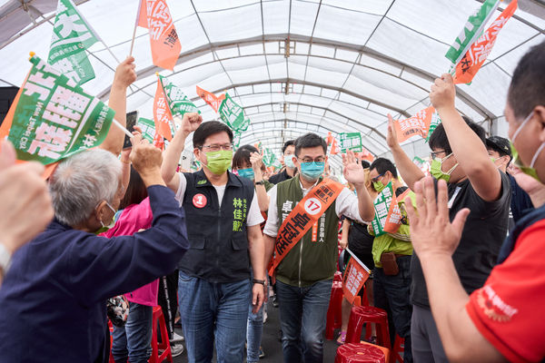 ▲▼民進黨新北市長候選人林佳龍力挺議員候選人卓冠廷。（圖／卓冠廷競選辦公室提供）