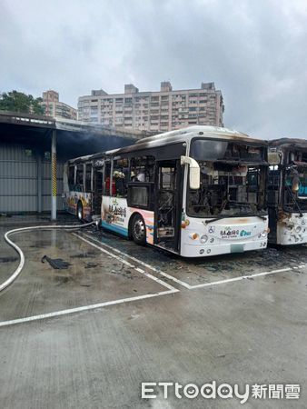 ▲▼  公車總站起火           。（圖／記者戴上容翻攝）