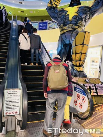 ▲信義威秀直擊「老夫妻最動人一幕」　1細節她羨煞：這就是一輩子。（圖／Why Why Lin授權引用）