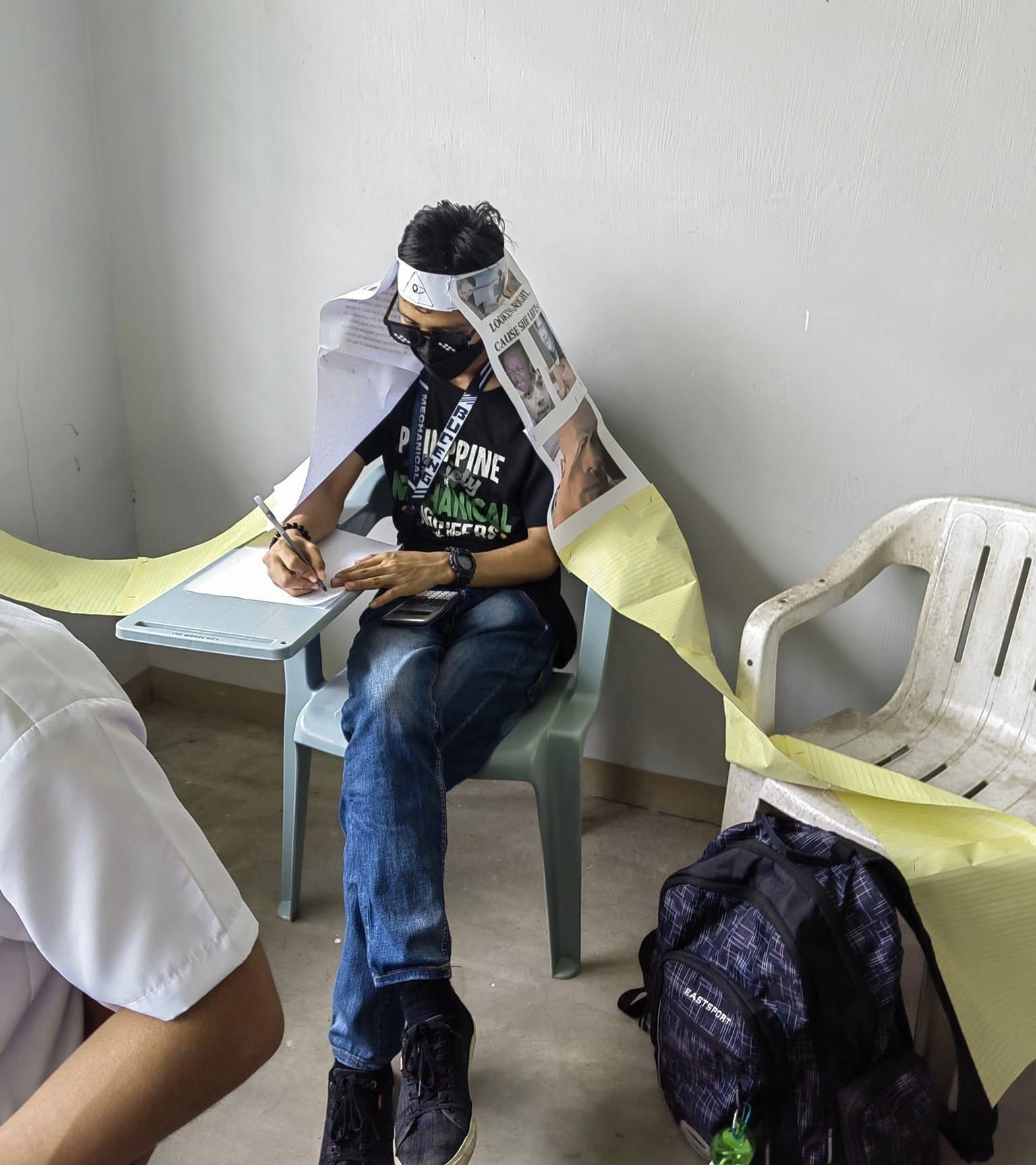 ▲▼菲律賓大學教授研發的超狂防作弊帽子。（圖／翻攝自Facebook／Mandane-Ortiz R Mary Joy）