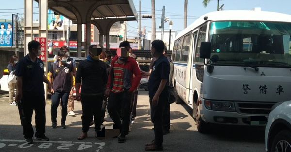 ▲彰化專勤隊會同警方及科偵隊逮捕20名非法移工。（圖／彰化專勤隊提供）