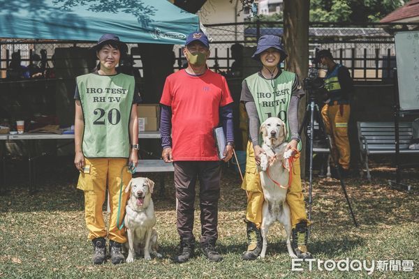 ▲台南市消防局參加2022年災害搜救犬IRO國際評量檢測，項目包含服從評量、瓦礫堆搜索評量等，成功通過檢測。（圖／記者林悅翻攝，下同）
