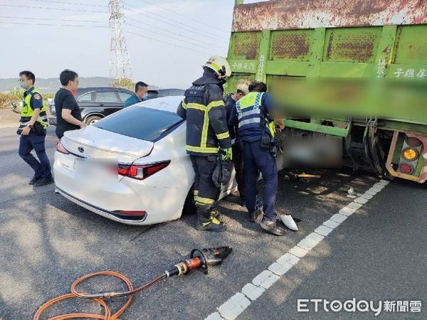 ▲國道一號發生車輛追撞事故。（圖／記者許宥孺翻攝）