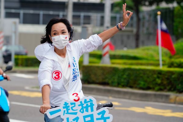 選戰倒數一個月　柯志恩騎單車衝刺（圖／柯志恩競選辦公室提供）