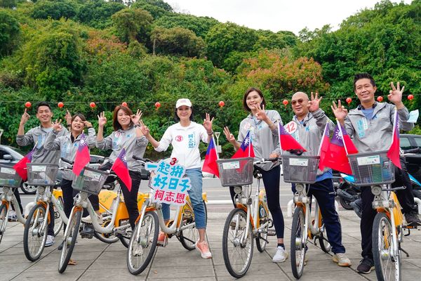 選戰倒數一個月　柯志恩騎單車衝刺（圖／柯志恩競選辦公室提供）